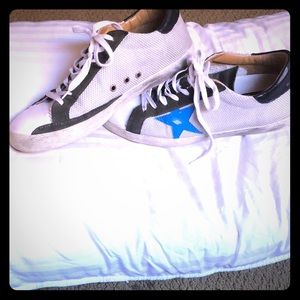 Golden goose with blue star